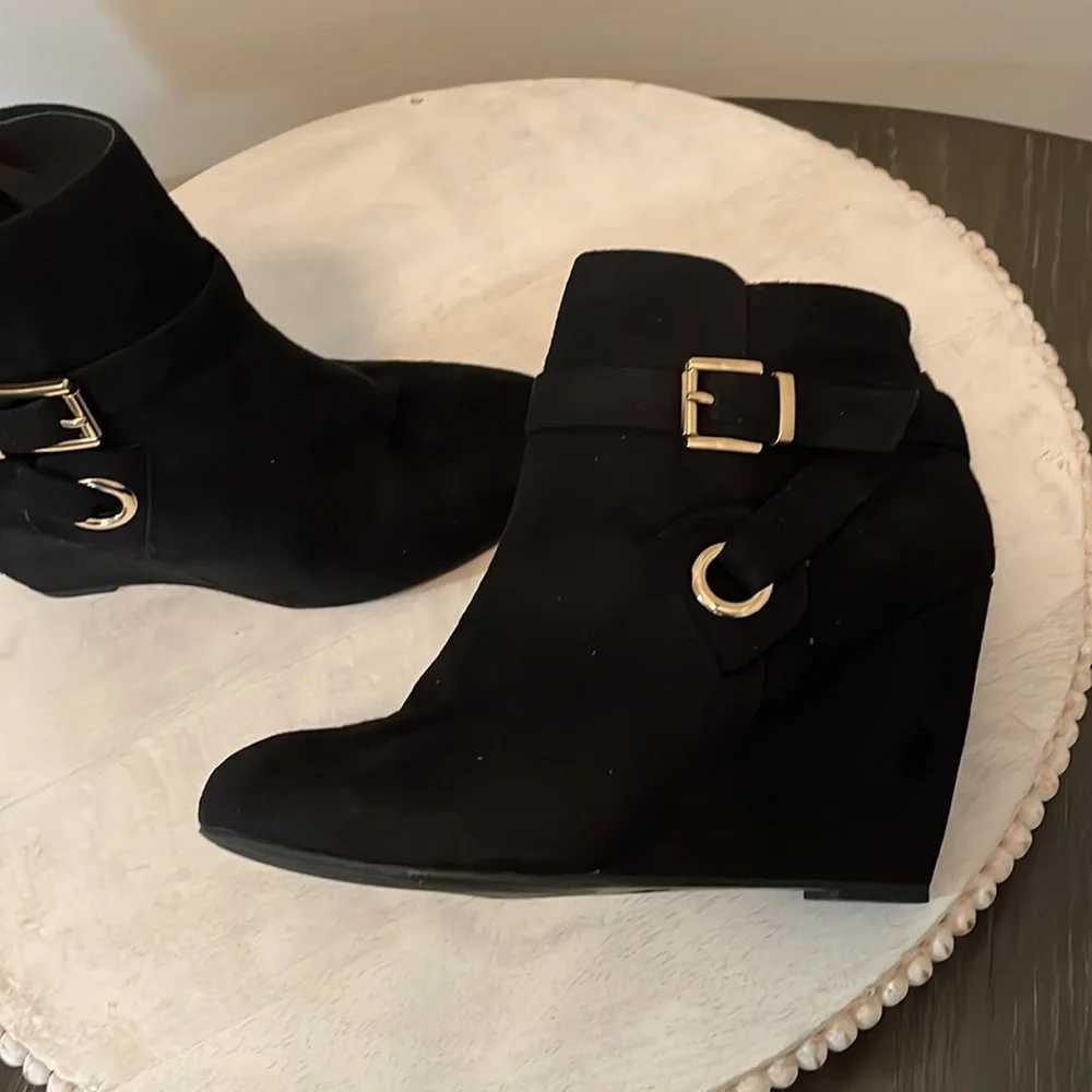 Unique black and gold booties - Picture 2 of 6